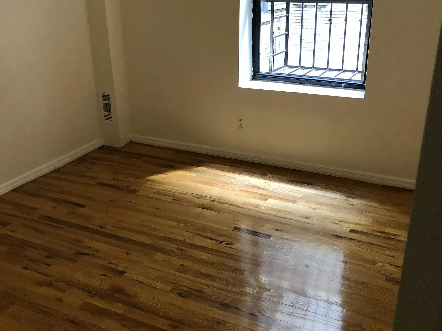 5 bed, $1,125 — Photo 3