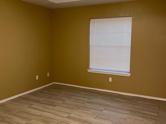 5th image of 914 Live Oak Cir