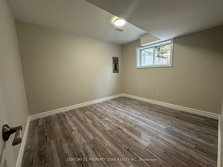 975 Albert Rd — Photo 8