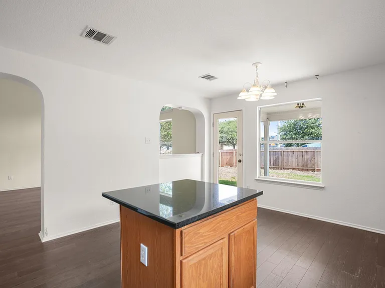 12945 White House St — Photo 12