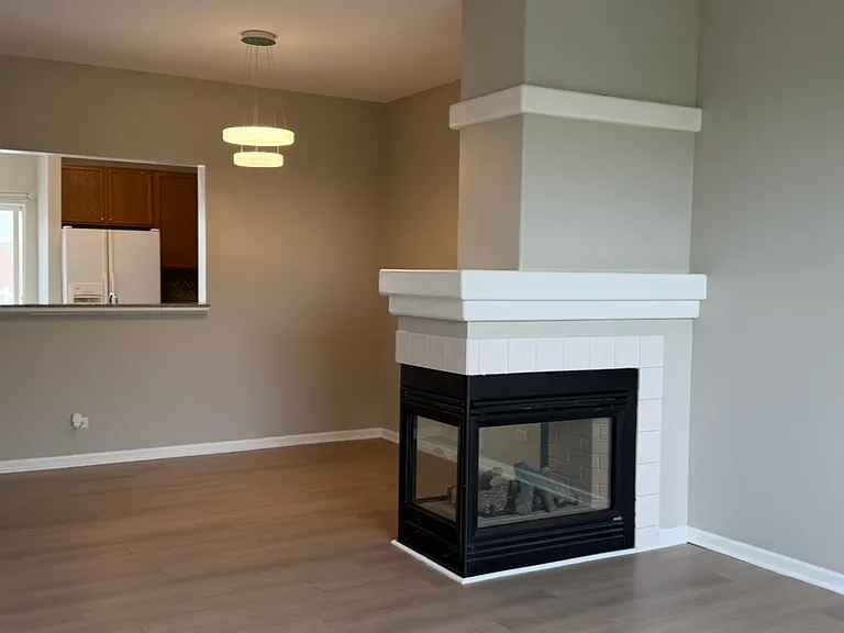 2204 W Concord Ln — Photo 9