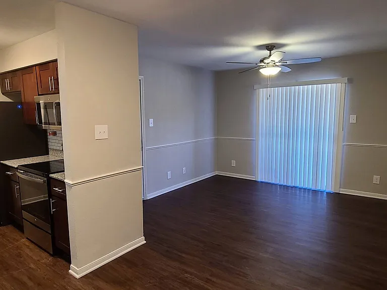 Post Oaks Apartments — Photo 13