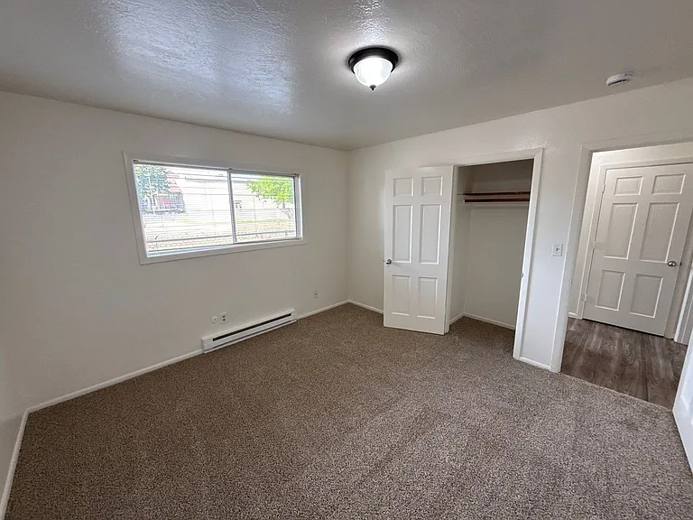 280 SE Orchard Ave #1 — Photo 11