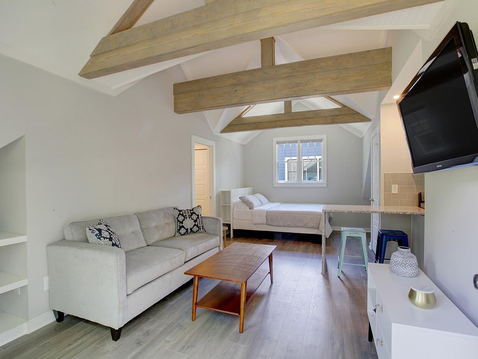Living space & bedroom (from entrance)