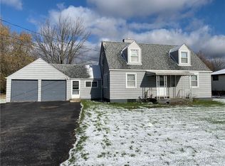 2523 Saunders Settlement Rd, Sanborn, NY 14132