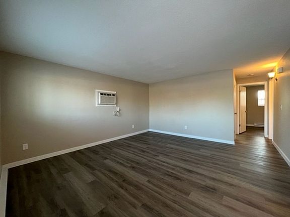 4th image of 2330 Greeley Dr #D