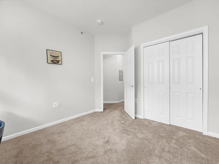 123 Conover Ter — Photo 17