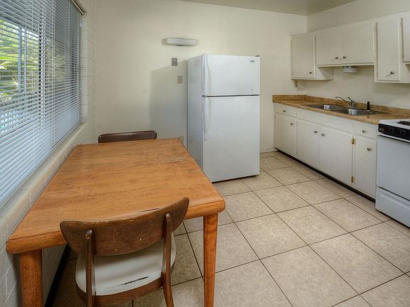 5th image of 951 E 10th St #71eaff89e