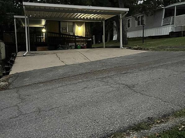 76 Coachlight Ln