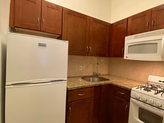 4th image of 1380 1st Ave APT 1B