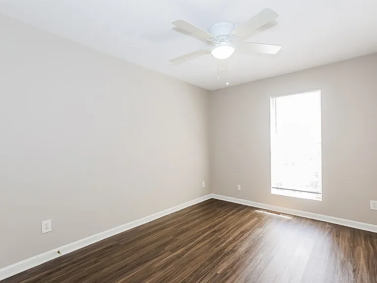 2286 Strathmoor Manor Dr — Photo 13