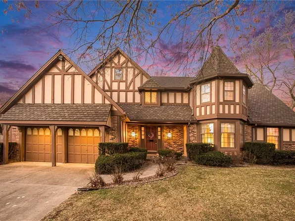 4912 W 88th St, Prairie Village, KS 66207