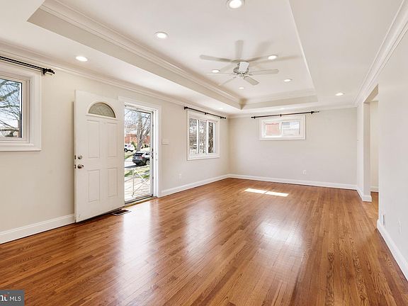 3rd image of 4814 Creek Shore Dr