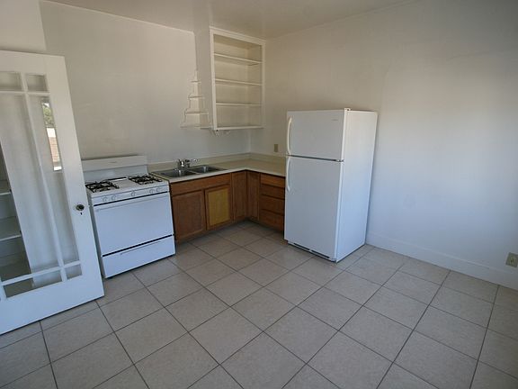 5th image of 2410 San Mateo St APT 15