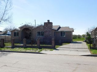 455 W Beacon Ave, Tulare, CA 93274