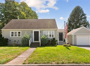 52 Kingswood Rd, Bristol, RI 02809
