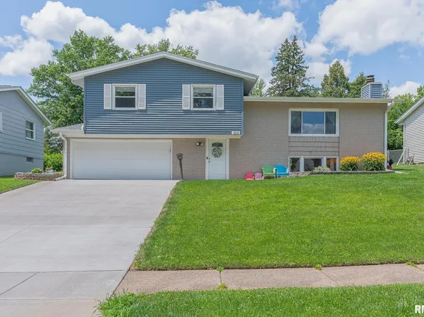 3218 Forest Rd, Davenport, IA 52807