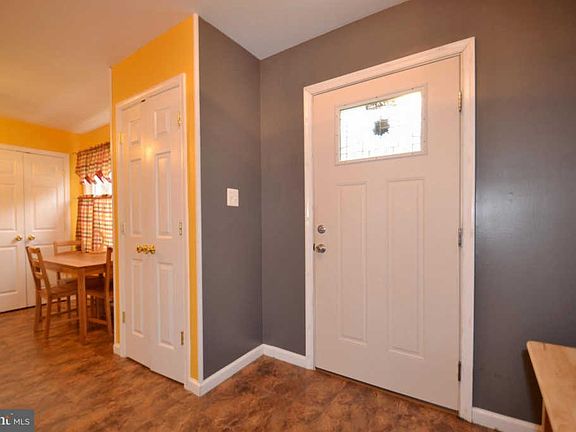 3rd image of 1587 Forest Hill Ct