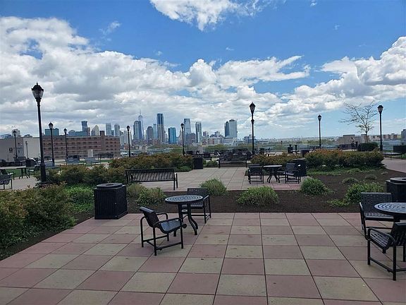 4th image of 4 Beacon Way APT 1708