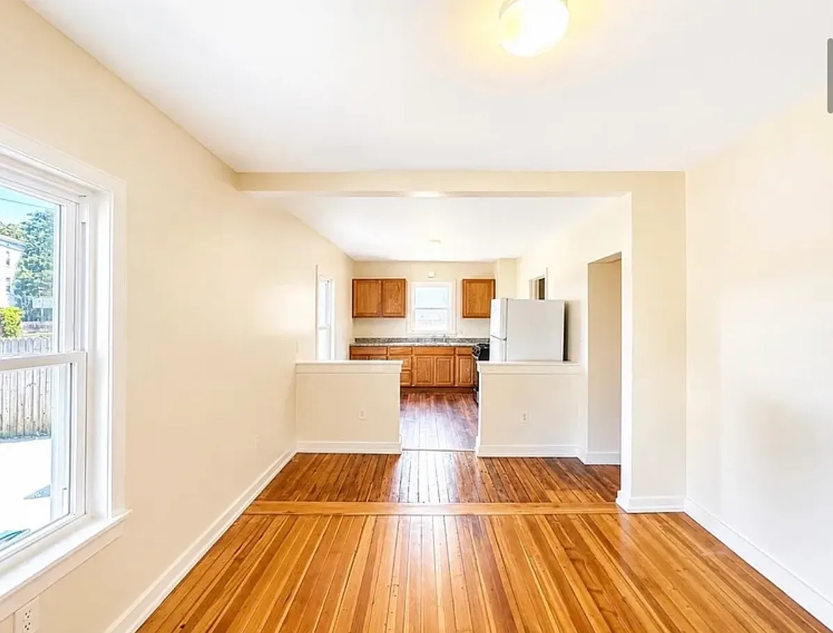 10 Valley Ave — Photo 1