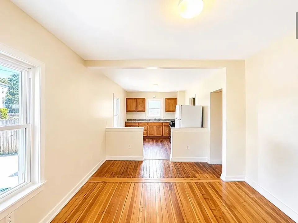 10 Valley Ave #1L