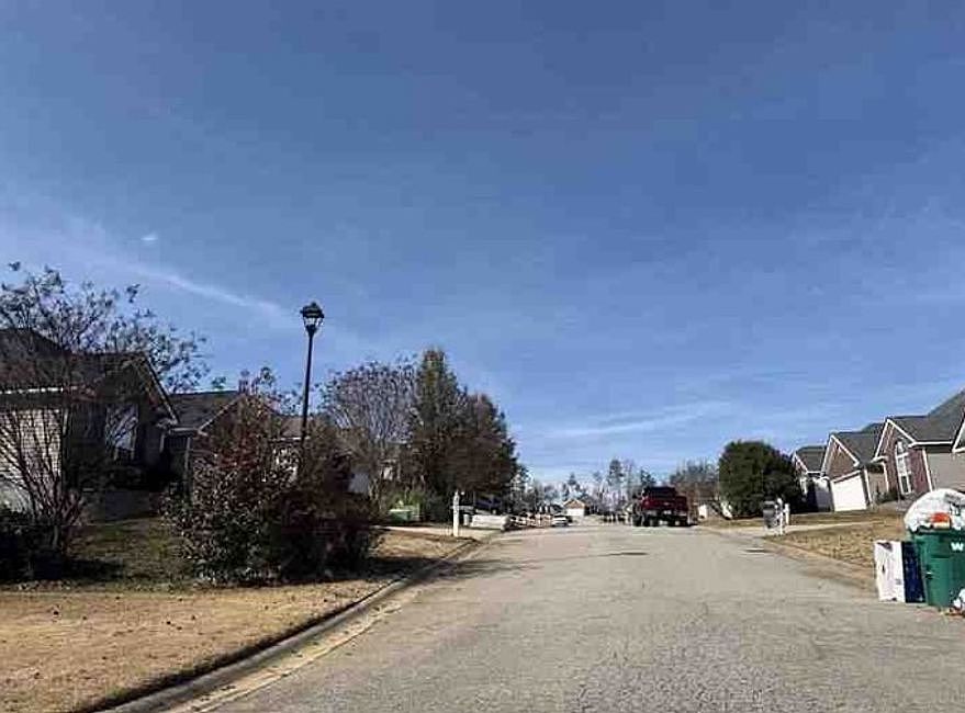 Exterior Neighborhood (street photo)