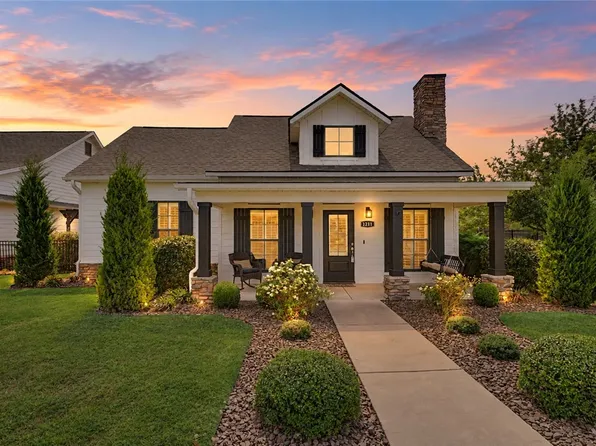 2111 SW Huntwick Ave, Bentonville, AR 72713