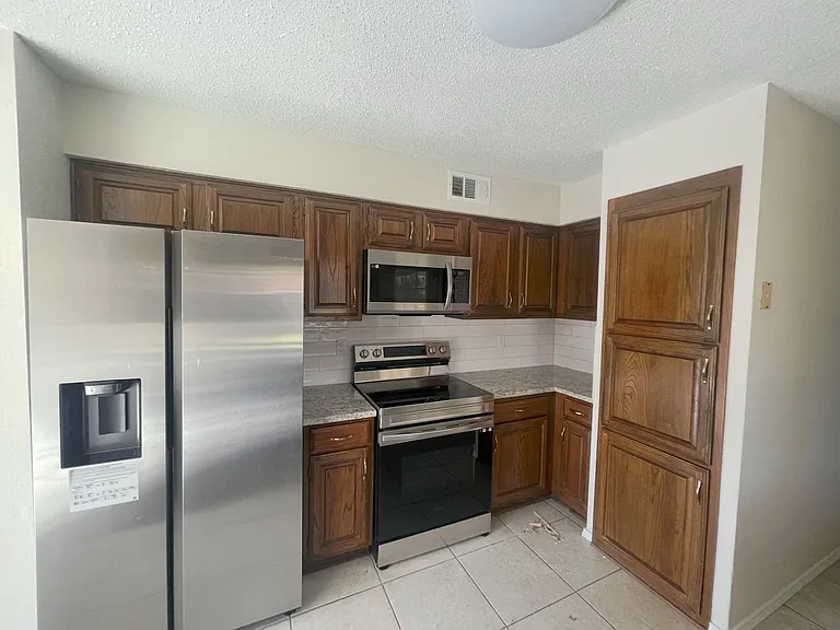 2201 Sage Ln — Photo 6