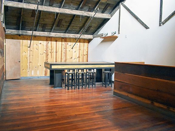 3rd image of 560 E Commercial St #12