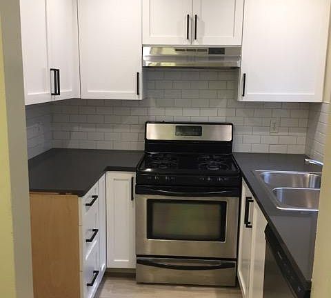 2nd image of 519 Palm Dr APT 8