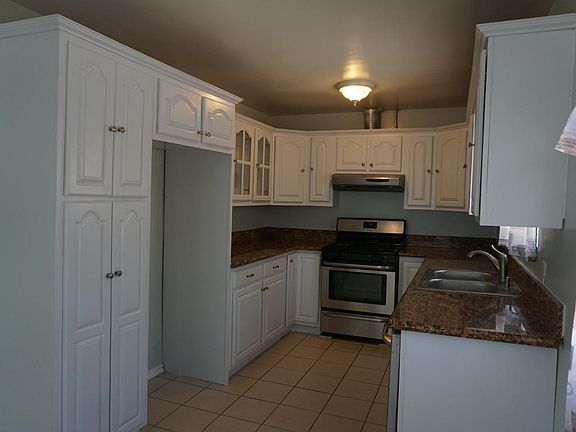 4th image of 7712 Babcock Ave