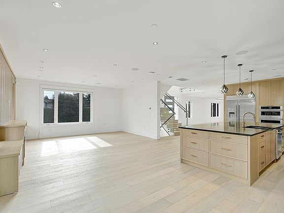 3rd image of 13915 Blackburn Ave