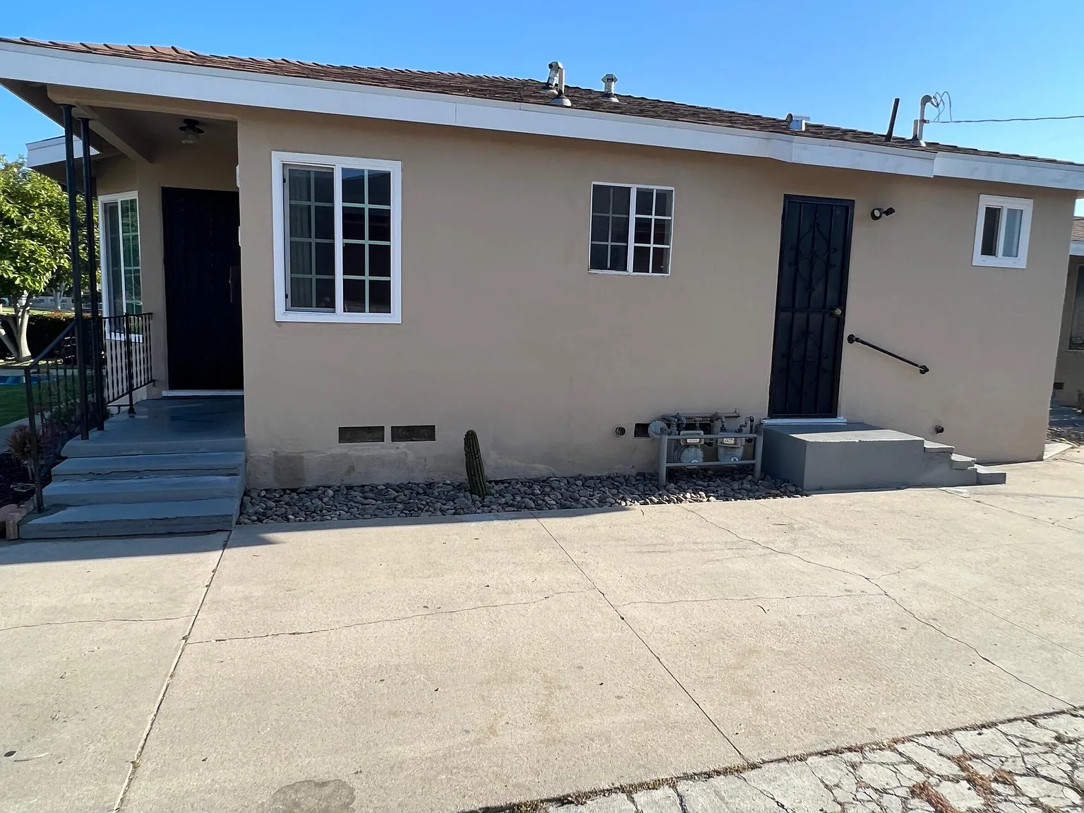 1 bed, 900 sqft, $2,100 — Photo 3