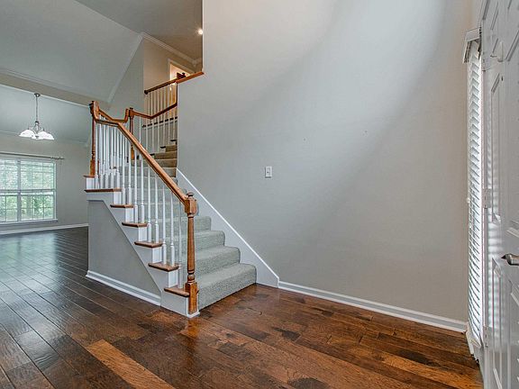 5th image of 2109 Stoney Creek Dr