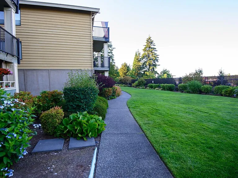 common areas - well kept lawn