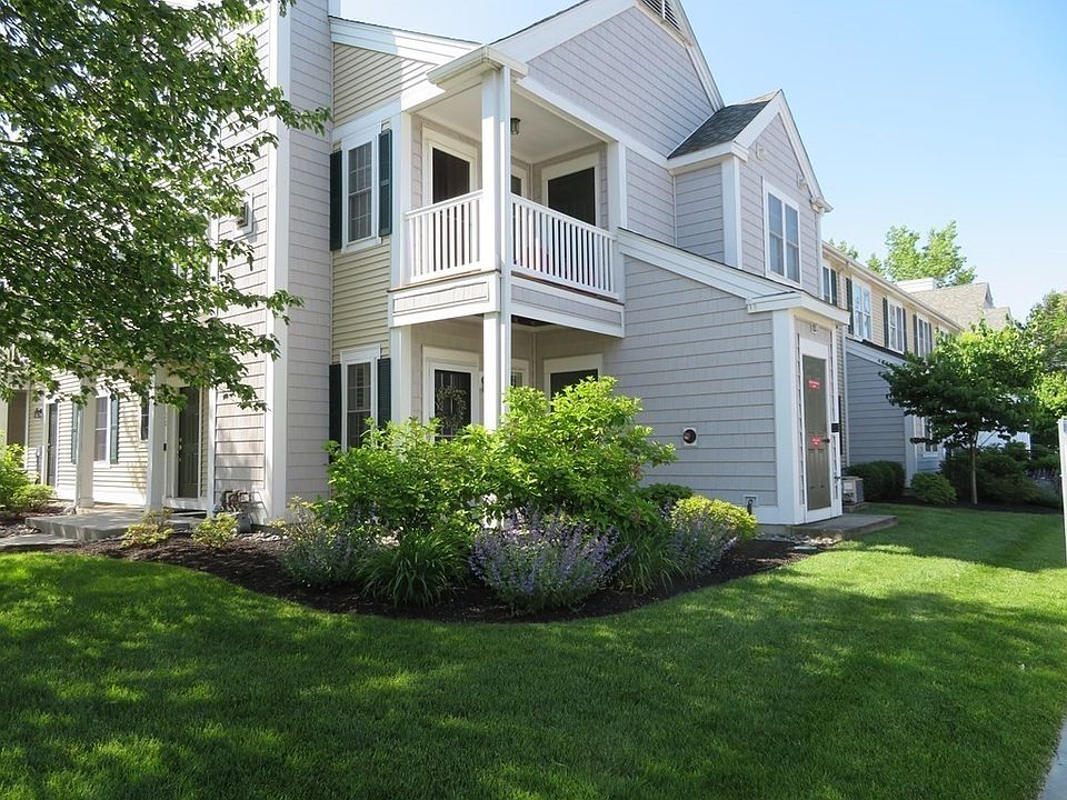 1st image of 21 Village Dr