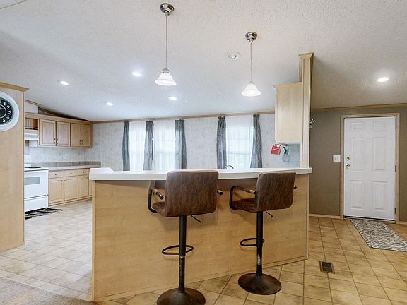 3rd image of 1048 Starr Ln