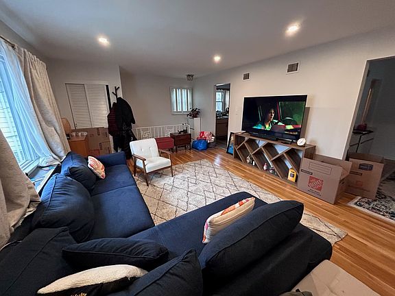 4th image of 72-04 243rd St