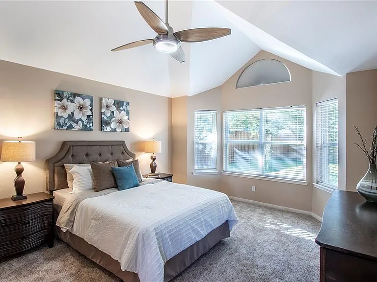 4428 Emerson Dr — Photo 15
