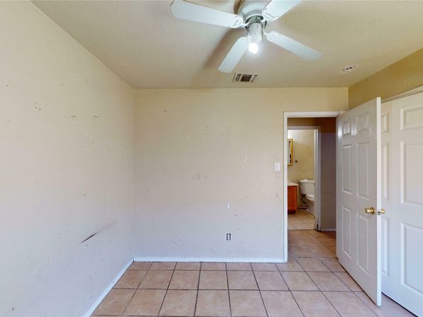 fort-worth-texas-448809362 picture