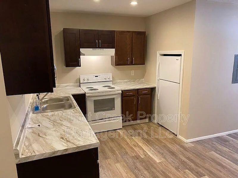 1 bed, 1.0 bath, 1200 sqft, $900 — Photo 3