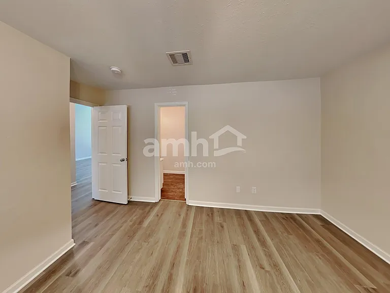 501 Falcon Lake Dr — Photo 17