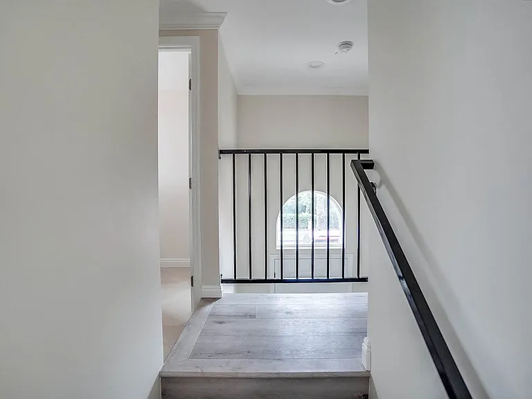 501 E 99th St #10 — Photo 8