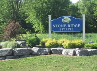 35 Stone Ridge Dr, Oswego, NY 13126