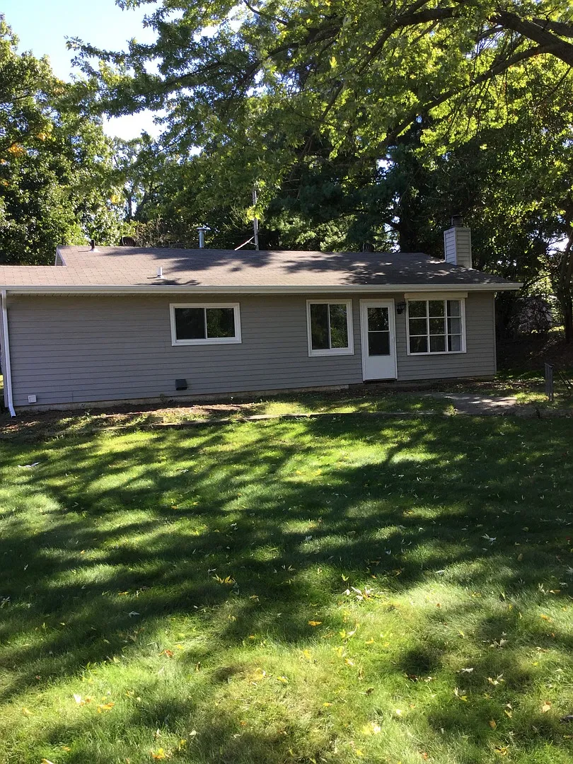 Secluded 3 Bedroom/1 Bath Ranch Home available in June! — Photo 3