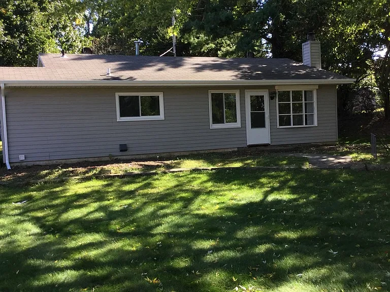 1 Oakland Ln NE — Photo 3
