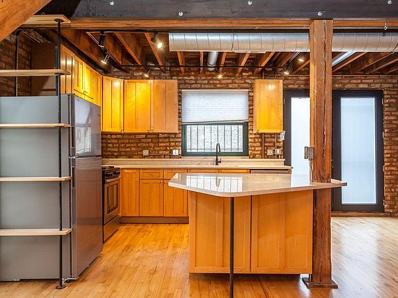 3rd image of 1468 N Milwaukee Ave #Ch