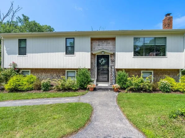 22 Clearview Dr, Richmond, RI 02892