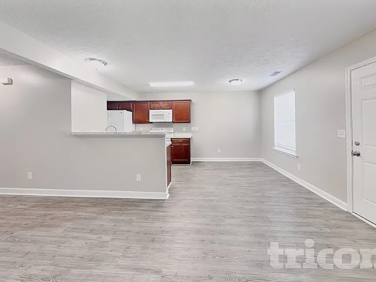 912 Tapoco Ct — Photo 2