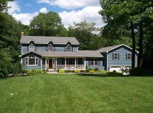 39 Meadowridge Dr, Shelton, CT 06484